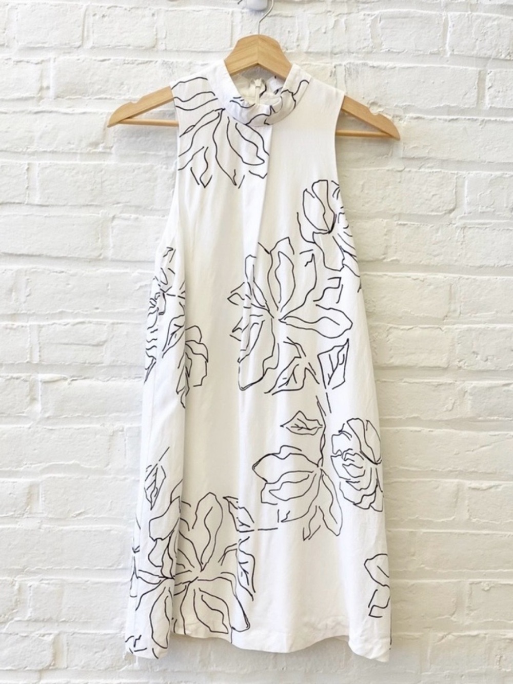 TALULAH || Loving Me Shift Dress Mock Neck A-line Mini Floral White Black XS